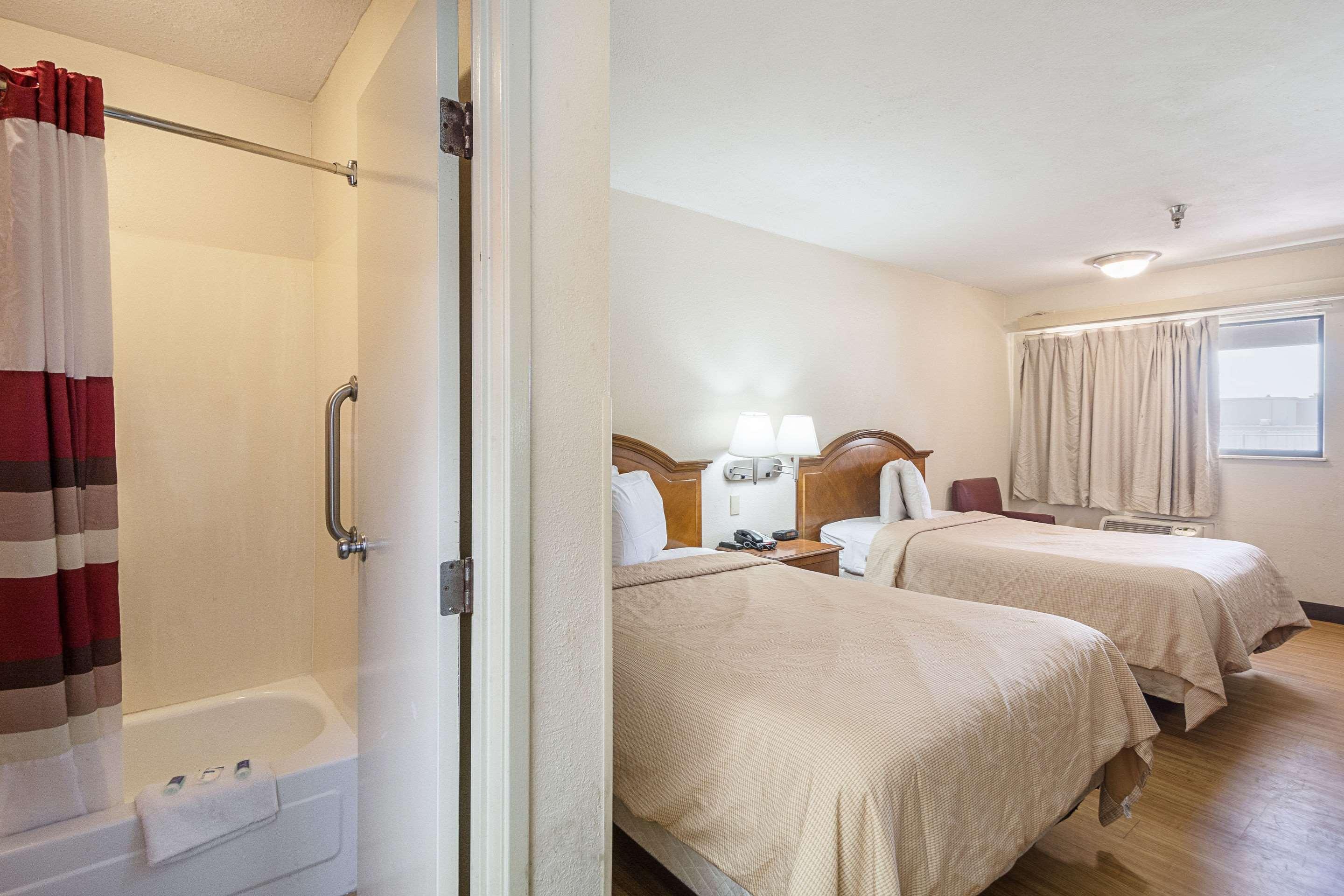 Bay Inn On Busch Tampa Eksteriør billede