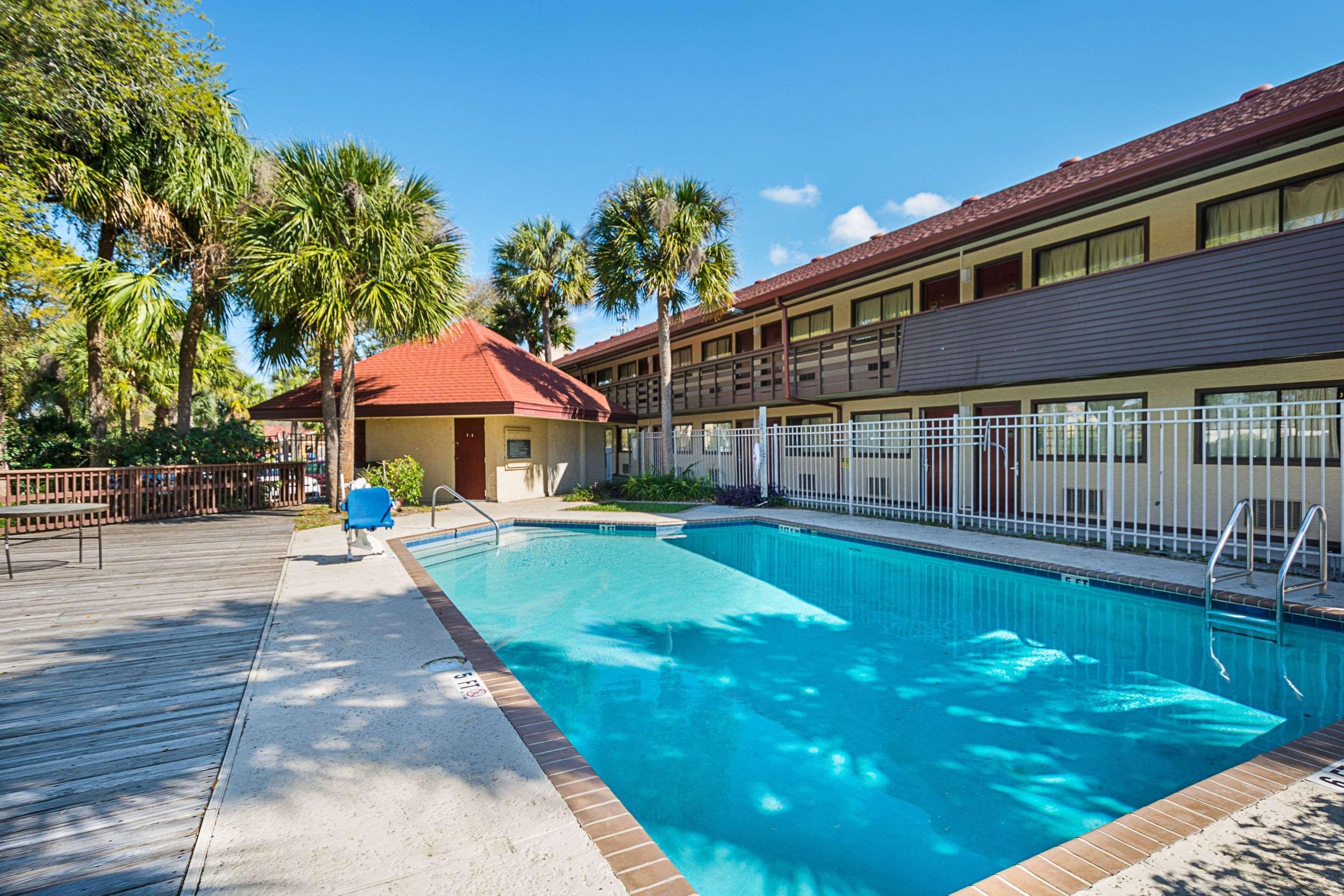 Bay Inn On Busch Tampa Eksteriør billede