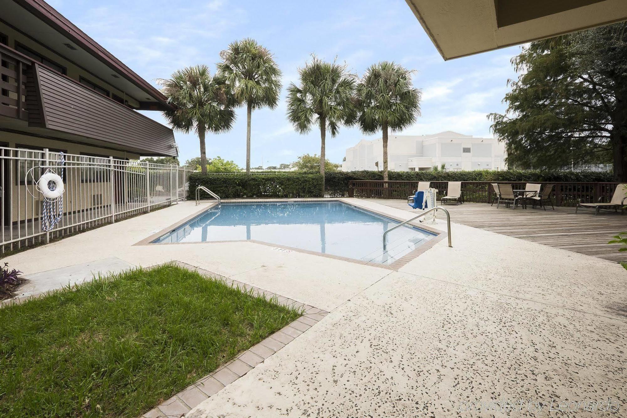 Bay Inn On Busch Tampa Eksteriør billede