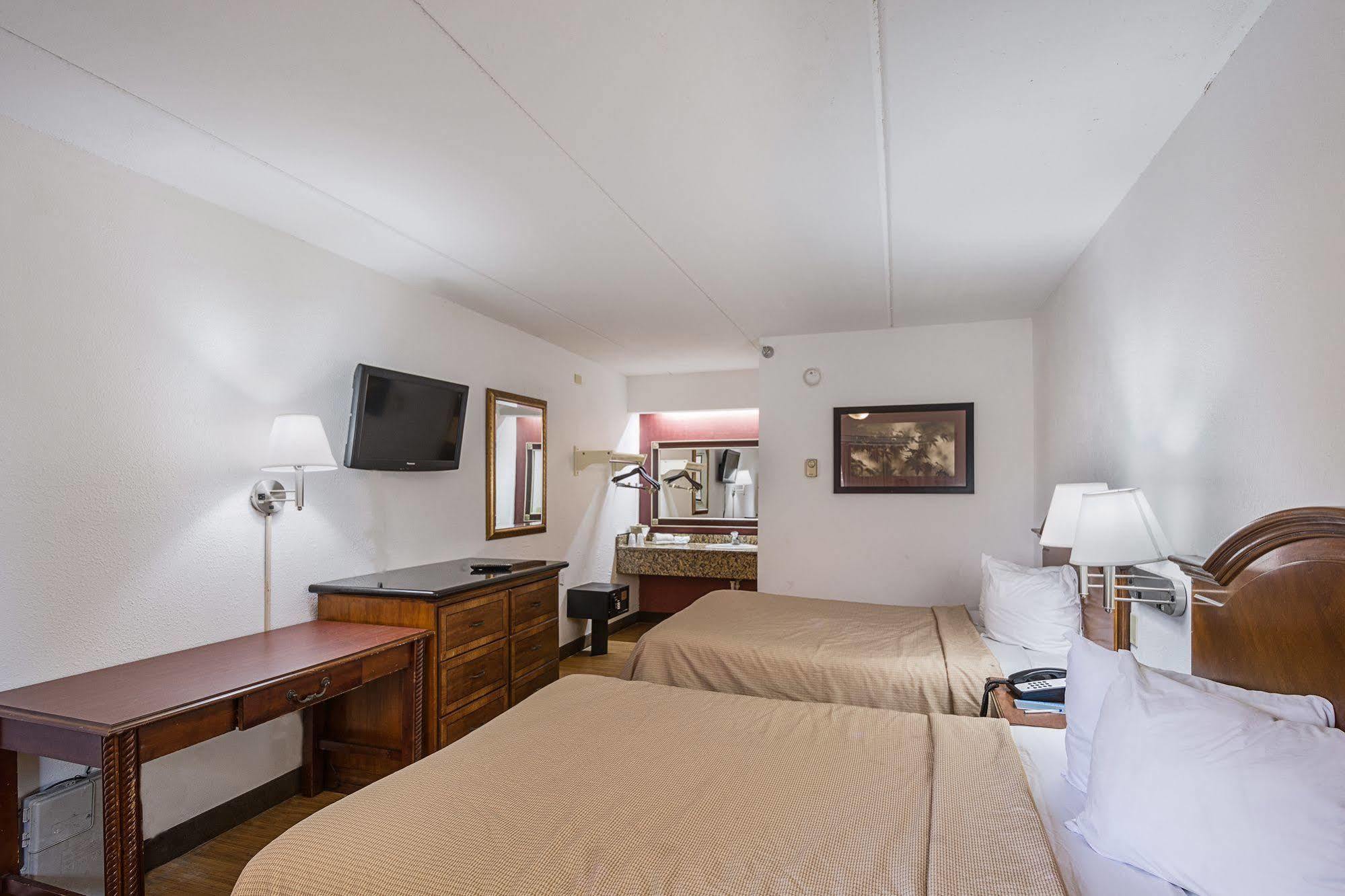 Bay Inn On Busch Tampa Eksteriør billede